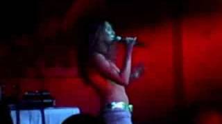 Che&#39;Nelle &quot;I Fell In Love With The DJ&quot; live