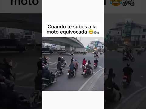Cuando te subes a la moto equivocada 😂🏍️