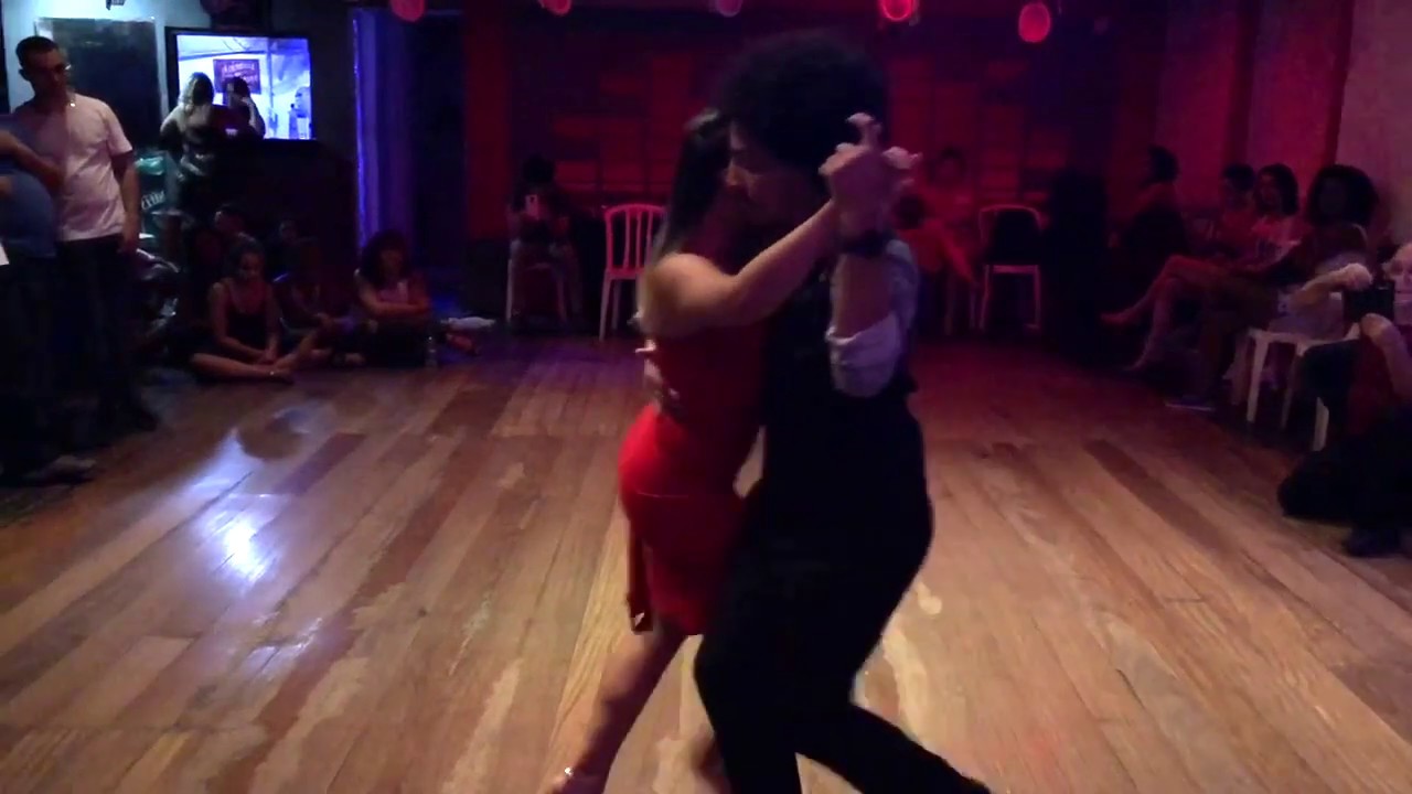 Vinicius Souza e Gaby Mataloni em La Cachanga do Malandro, Río de Janeiro 3