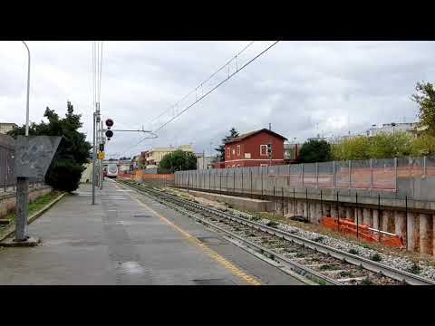 E414.100 ed E414.120 SUN sull'IC 612 Taranto - Milano C.le in transito a Modugno Città