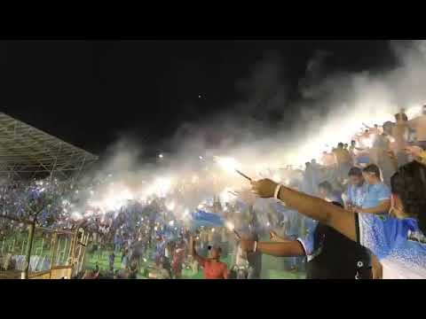 "Recibimiento de Blooming en el clásico / Los Chiflados" Barra: Los Chiflados &bull; Club: Blooming