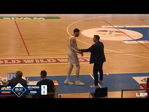 Theo Airhienbuwa #11 (blue jersey) 13PTS, 2REB, 1BLK