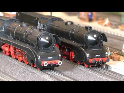 Modelleisenbahn Büren: BR10 001 und 10 002 im Vergleich