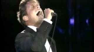 Luis Miguel POR DEBAJO DE LA MESA  Estadio Azteca 2002