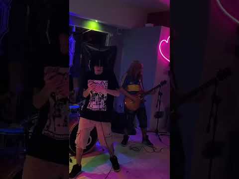 Sistema de Enfermos interpretando "Tierra en tierra" de Xirrossix en las Heras (Santa Cruz)