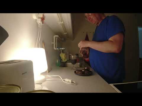 MongoTV_12553 - SPISER PAKKE SMÅ HONNINGHJERTER TIRSDAG EFTERMIDDAG SOMMER 2023