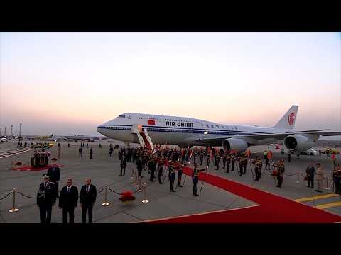 Egyptian president welcomes Xi Jinping at airport in Cairo