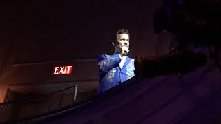 Chris Isaak explores Saint Paul’s Fitzgerald Theatre (live - 8/11/19)