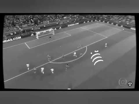 Renato Augusto erra o gol contra a Bélgica