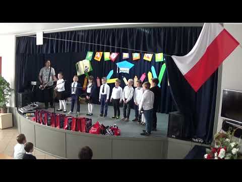 "Pierwszy dzwonek dziś zadzwonił (czytam, liczę, recytuję)" - Pierwszaki SP Kolno