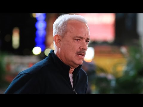 Tom Hanks Runs Like 'Forrest Gump' Again!