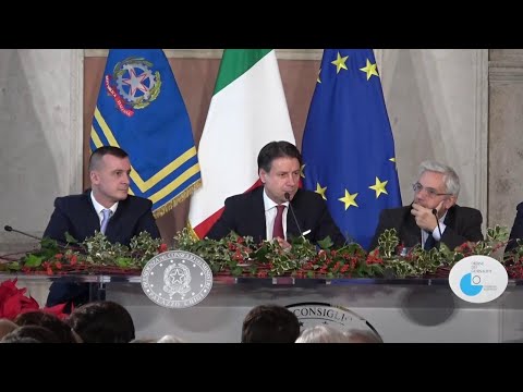 Governo, l'appello di Conte ai parlamentari: "No a nuovi gruppi. Restate nelle forze di governo"