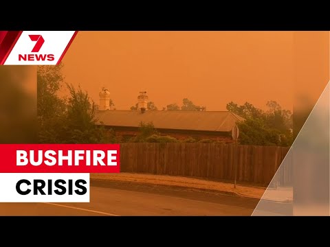 Victorian bushfire crisis destroys homes and school | 7NEWS