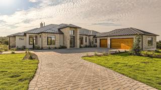 INSIDE A MODERN LUXURY HOUSE ON 1.52 ACRES IN AN UPSCALE GATED COMMUNITY IN TEXAS | $2.9M