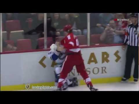 Maxim Lapierre vs Justin Abdelkader Oct 13, 2011
