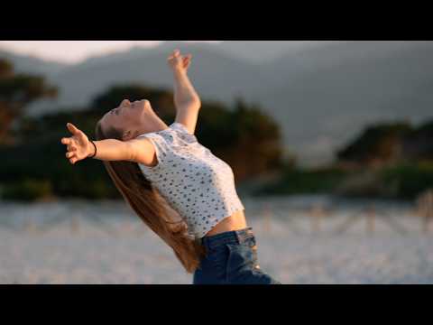 S Hudbou Vesmírnou - Len Neuteč...