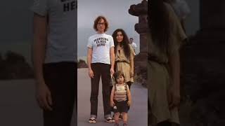 John Lennon and Yoko Ono - Calling out her name #johnlennon #yokoono #rock #couples #marriedlife