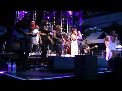 Happy Days 2014 Kathy Sledge & Gee Bello & ft Le Freak Lost In Music