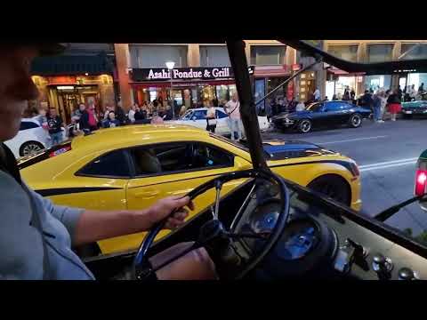 Stockholm cruising Sveavägen 20220806 Militär Volvo Valpen 903.