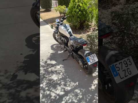 🇪🇸 Look at the beauty of this Leonart Pilder 125cc…☀️es muy bonito esta moto #leonart #bikelife