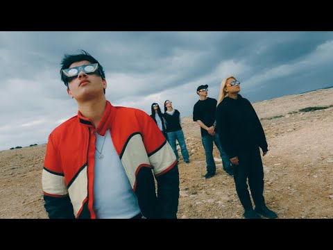 Mavi Phoenix - Just An Artist (Official Video)