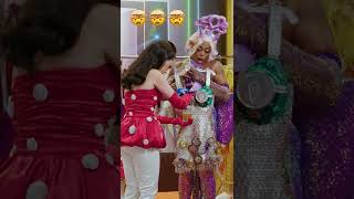 @KatyPerry&#39;s can dress isn&#39;t just for show, it&#39;s FULLY FUNCTIONAL 🍻 #TheWalkIn