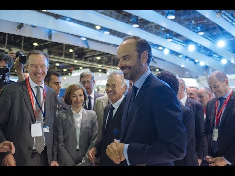 Le Premier Ministre en visite sur le stand Safran