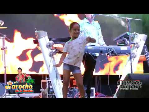 Romina bailando la Metralleta con El Jarocho de la Cumbia.