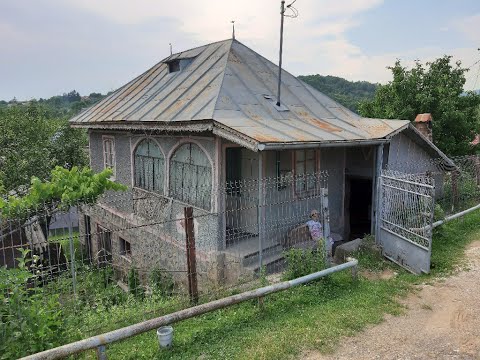 Vând casă + teren (600 mp.) în satul Dealu-Frumos (Dâmboviţa). Tel: 0799.421.309 (d-na Livia)