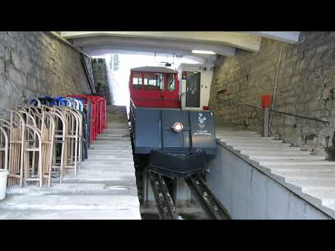 Standseilbahn 1833.01 Les Avants - Sonloup - Wagen kommt in die Talstation - März 2020 - funiculaire