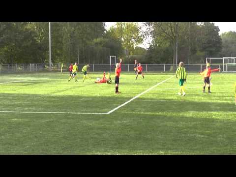 26 okt 2013 Brederodes D2 - VV De Meern D4 com 2-1 Leandro wordt gevloerd; penalty
