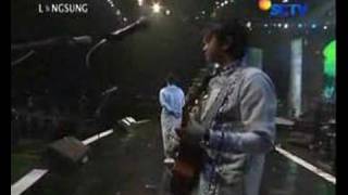 Download lagu ungu Para Pencari Mu live mp3 Download lagu ungu Para Pencari Mu live mp3