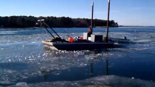 preview picture of video 'Ice breaking Tashmoo, Marthas Vineyard'