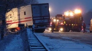 preview picture of video 'Vollsperrung - LKW-Unfall bei Bremen (10.03.2013)'