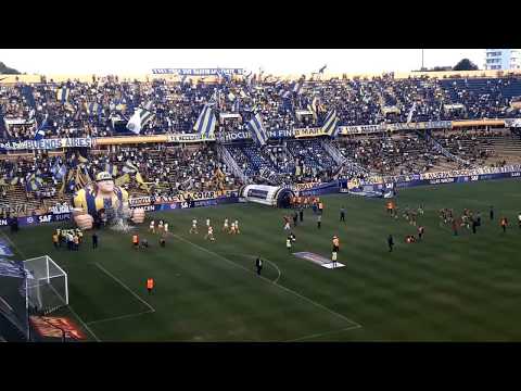 "Recibimiento e hinchada de Rosario Central" Barra: Los Guerreros • Club: Rosario Central