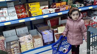 سوبر ماركت للاطفال بيبي تشتري الحلويات لحالها من السوبر ماركت قمة البراءة