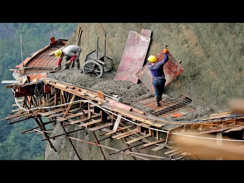 Awesome Chinese Workers, They Build Roads On Cliffs And Do The Most Dangerous Jobs