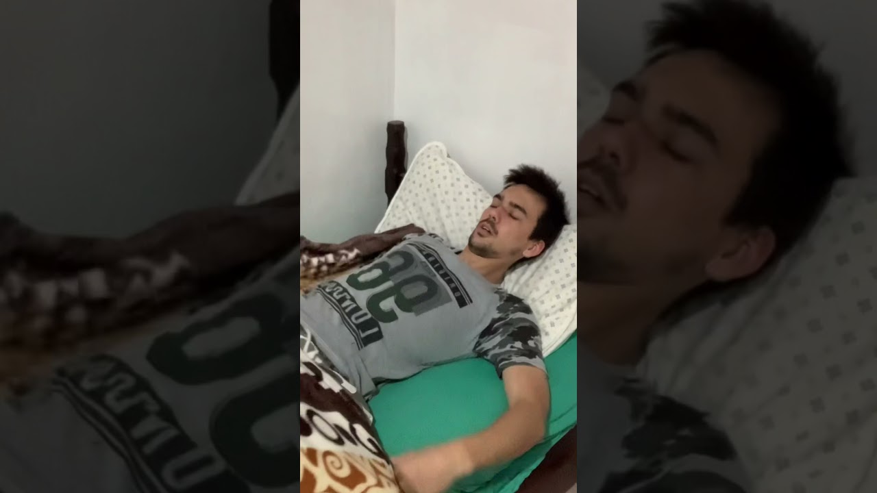 Watch Now Coisas que só acontecem de noite 🌚😂 Coisas que só acontecem de noite 🌚😂