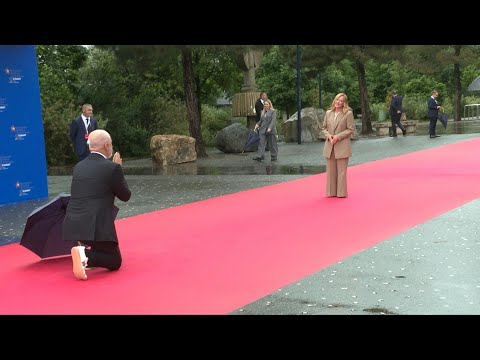 Albanian PM Rama kneels playfully to greet Italy's Giorgia Meloni | AFP