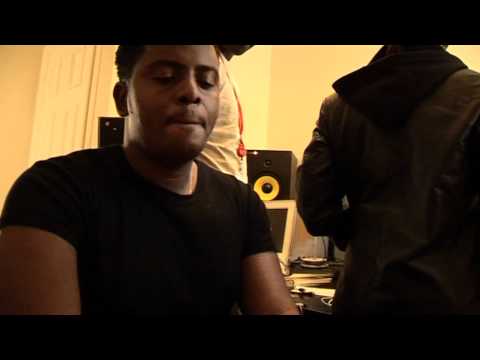 kanumba akiwa katika studio za Urban Pulse UK