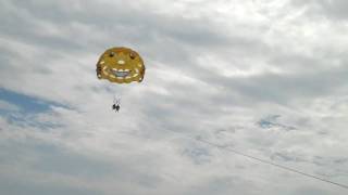preview picture of video 'Kristen PARASAILING'
