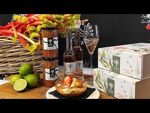 Hr. Skov laver Rabarbertrifli med vaniljecreme