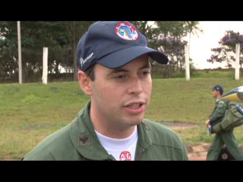 Esquadrilha da Fumaça em cianorte com o Capitão Aviador João Igor Silva Pivovar