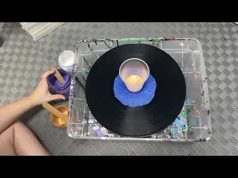 Painting a Vinyl Record with an Acrylic Pour