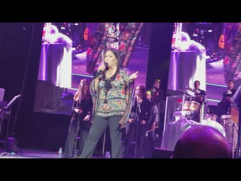 ANA GABRIEL *TU Y LAS NUVES*  ORACLE ARENA  NOV/10/2017(1)
