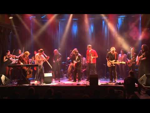 The End - Les musiciens du Métro de Montréal et les membres des Colocs