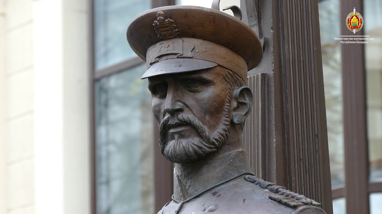 Минский милиционер заставил подростка извиниться перед памятником