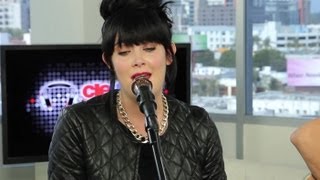 GINNY BLACKMORE &quot;BONES&quot; ACOUSTIC PERFORMANCE AT CLEVVER MUSIC