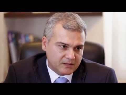 Dr.  Edgar Torres Biografia