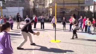 preview picture of video 'El Director del Colegio Marín Ocete de Alfacar jugando a Spiribol'